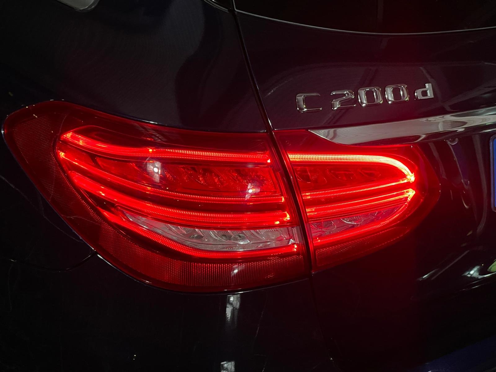 
								Mercedes-Benz C 200 BlueTEC AMG Line full									