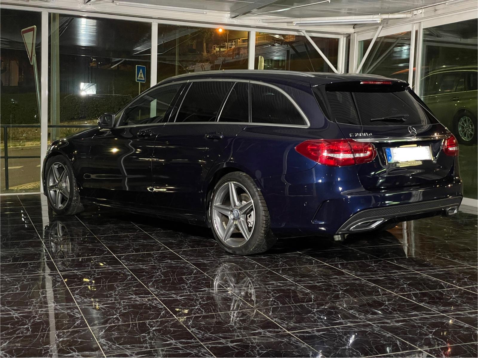 
								Mercedes-Benz C 200 BlueTEC AMG Line full									