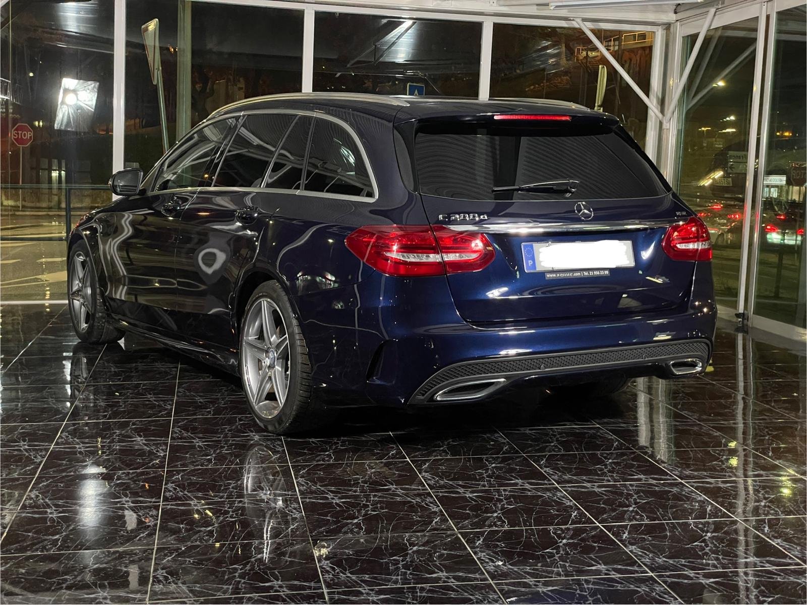 
								Mercedes-Benz C 200 BlueTEC AMG Line full									