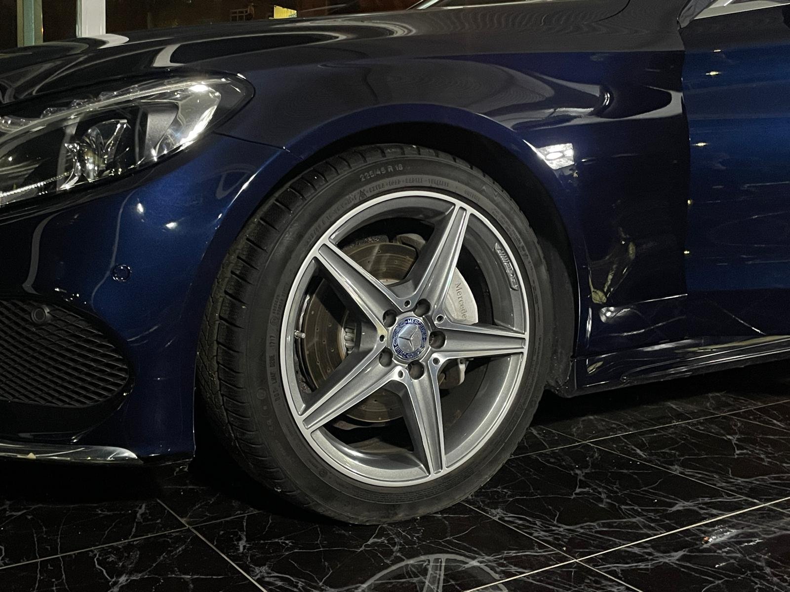 
								Mercedes-Benz C 200 BlueTEC AMG Line full									