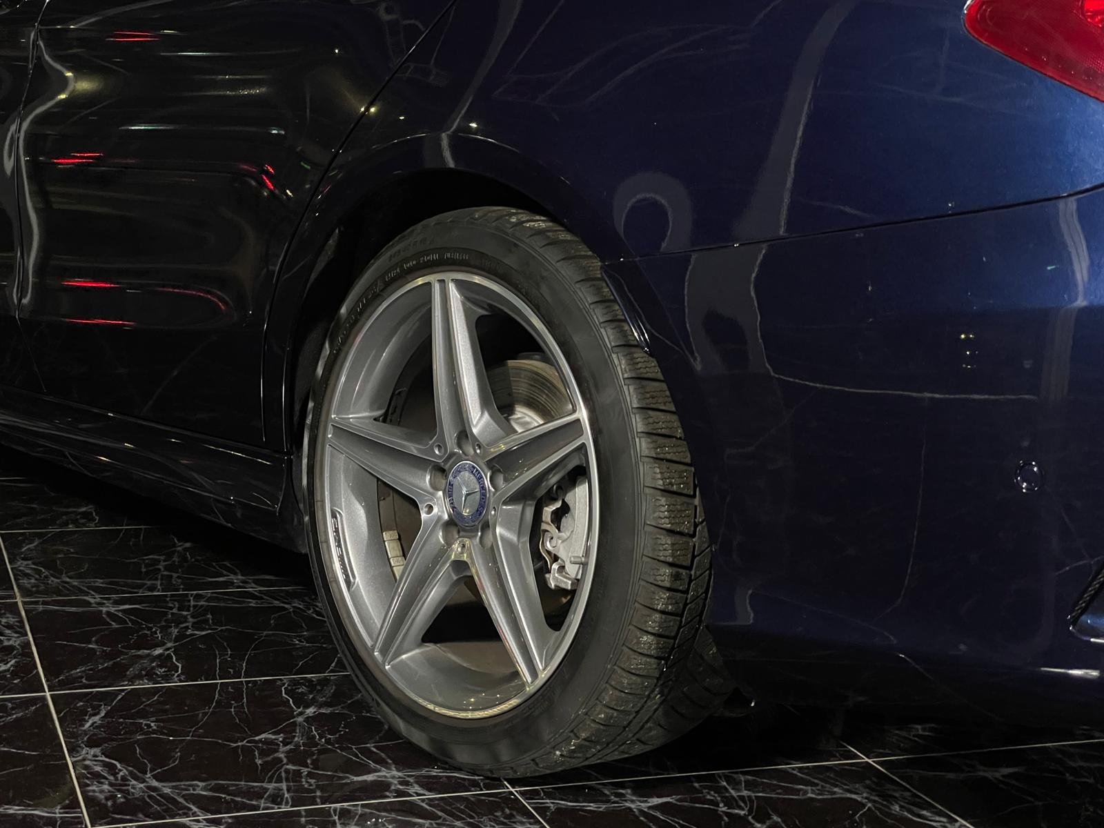 
								Mercedes-Benz C 200 BlueTEC AMG Line full									