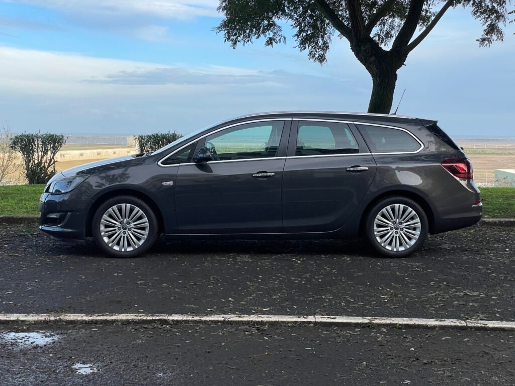 Opel Astra Sports Tourer 1.3 CDTI Cosmo 2013, foto 4