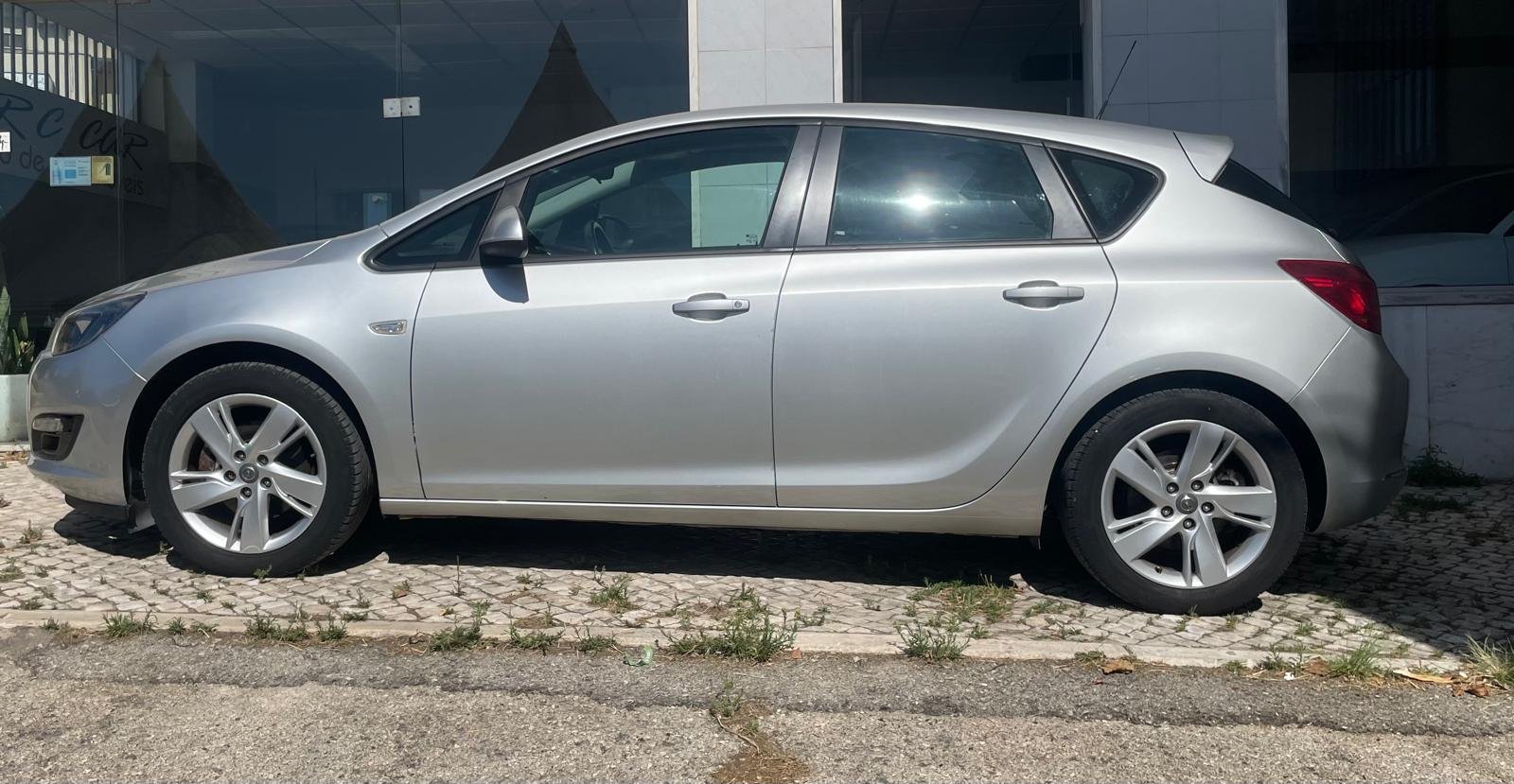 
								Opel Astra full									