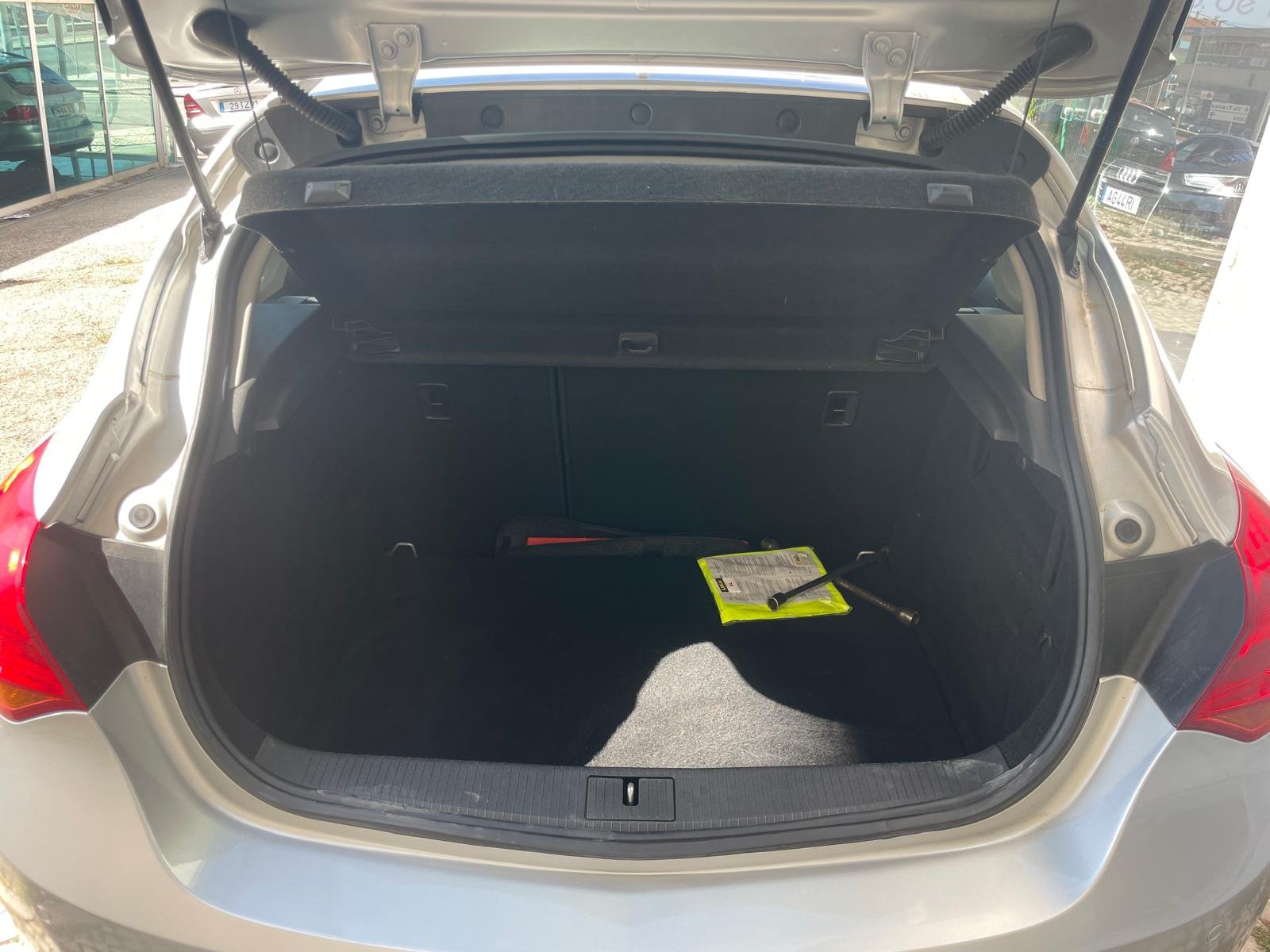
								Opel Astra full									