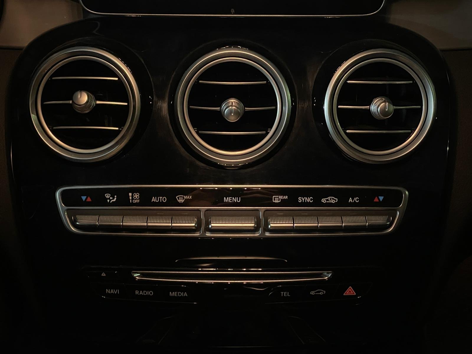 
								Mercedes-Benz C 200 BlueTEC AMG Line full									