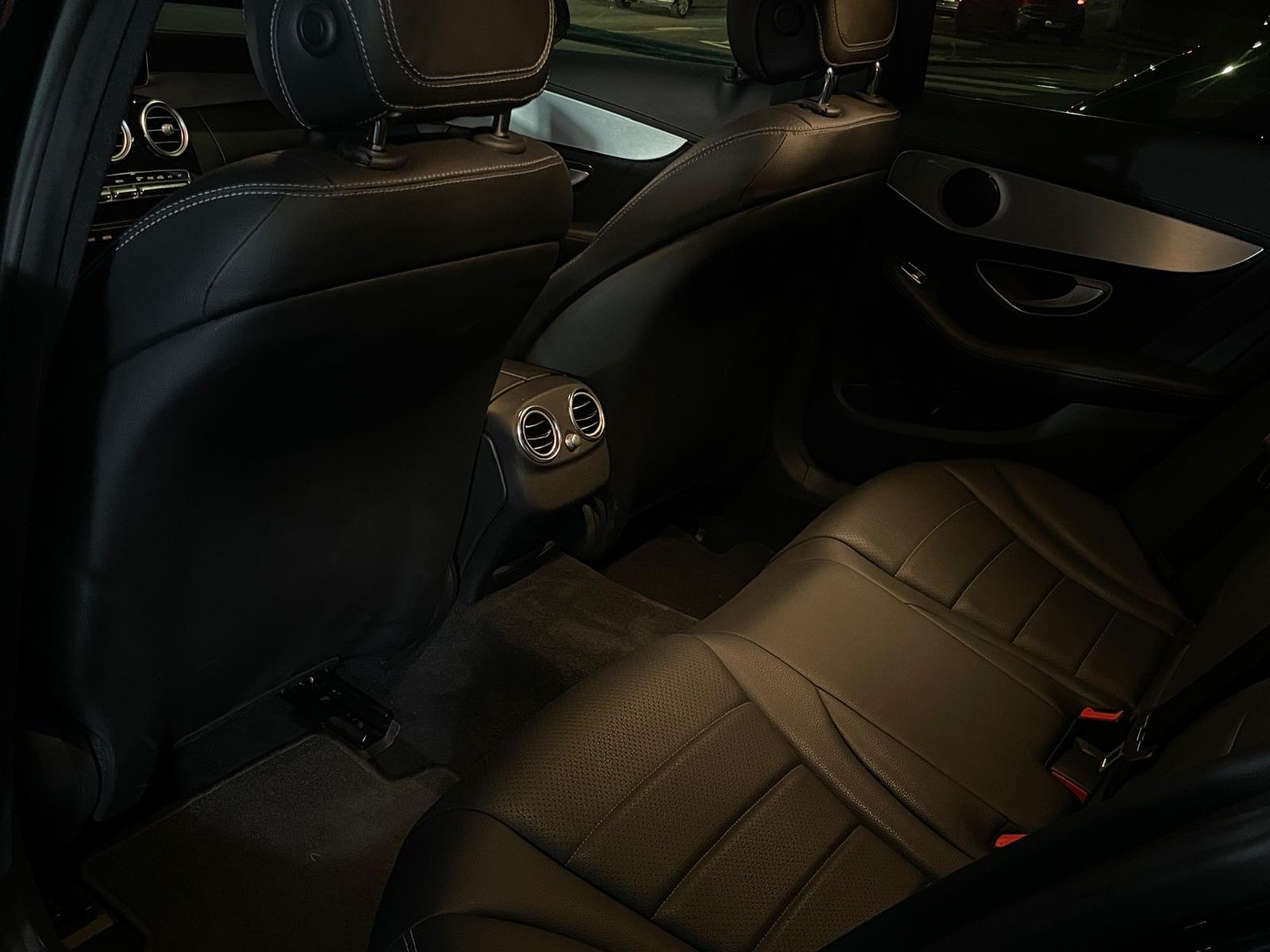 
								Mercedes-Benz C 200 BlueTEC AMG Line full									