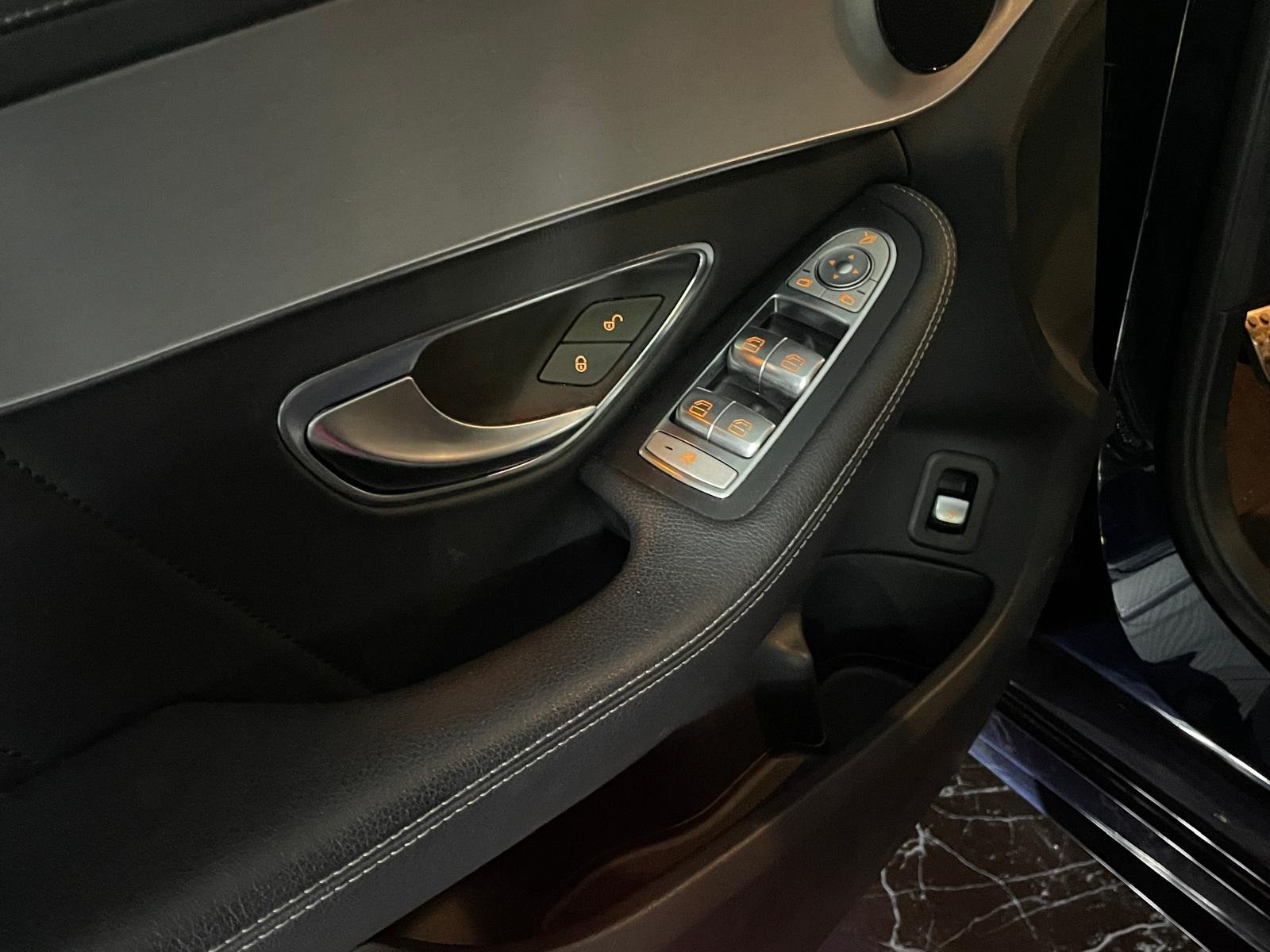 
								Mercedes-Benz C 200 BlueTEC AMG Line full									