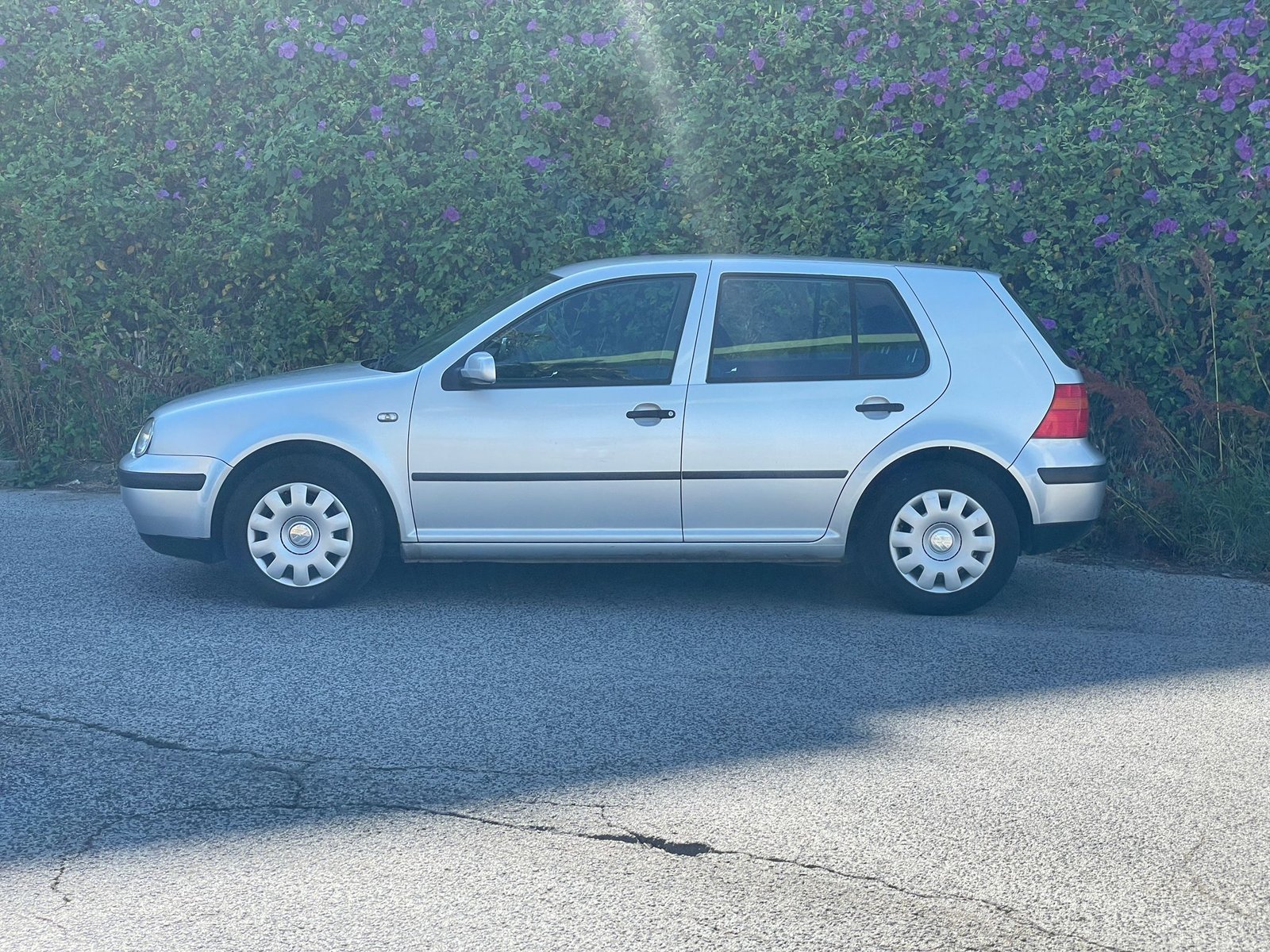 
								Volkswagen Golf IV 1.4 16v full									