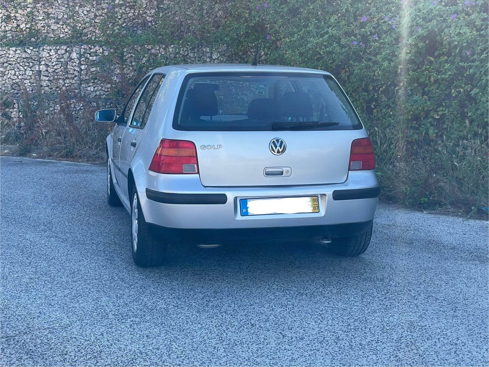 
								Volkswagen Golf IV 1.4 16v full									