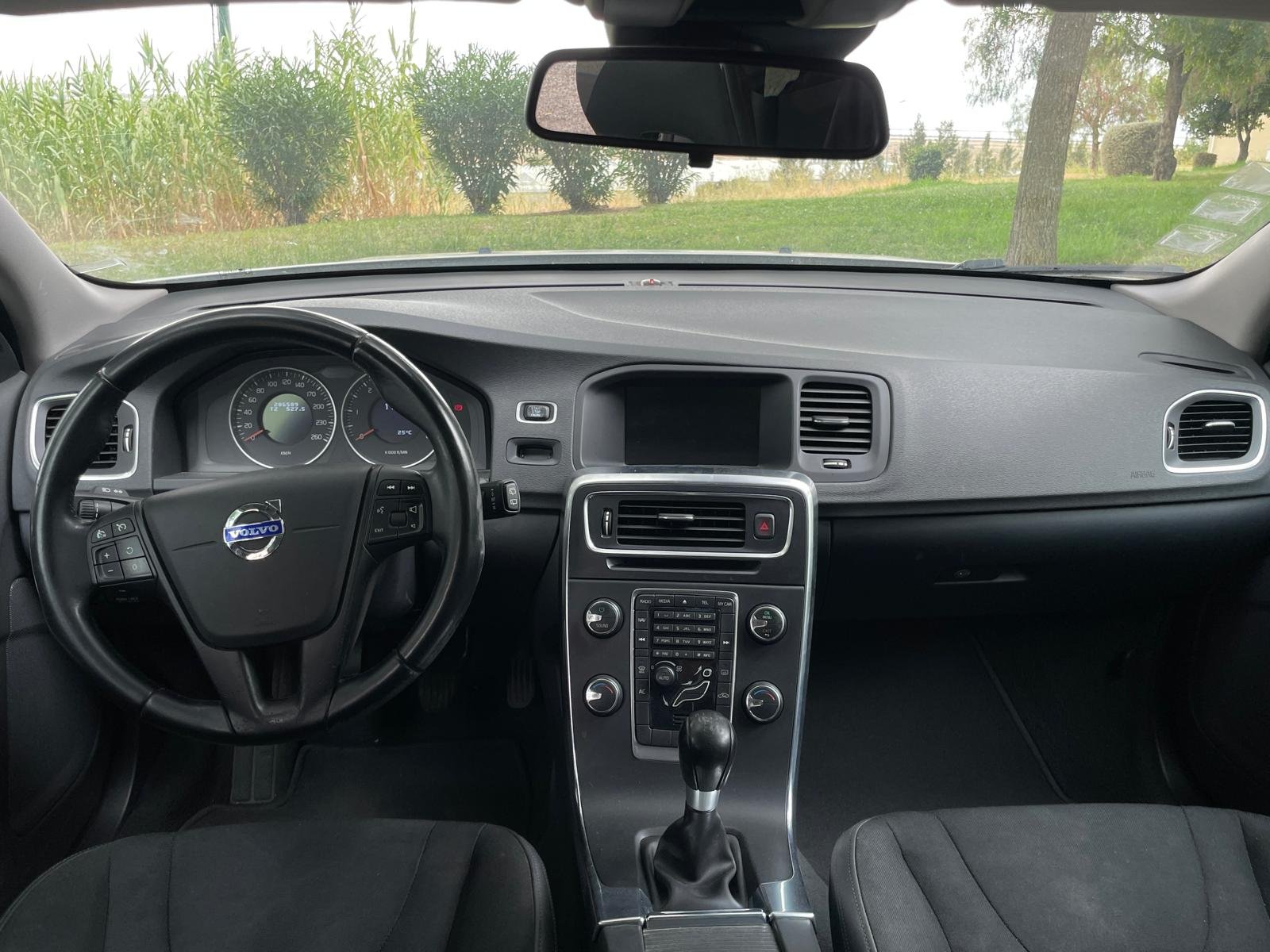 
								Volvo V60 D2 Momentum full									