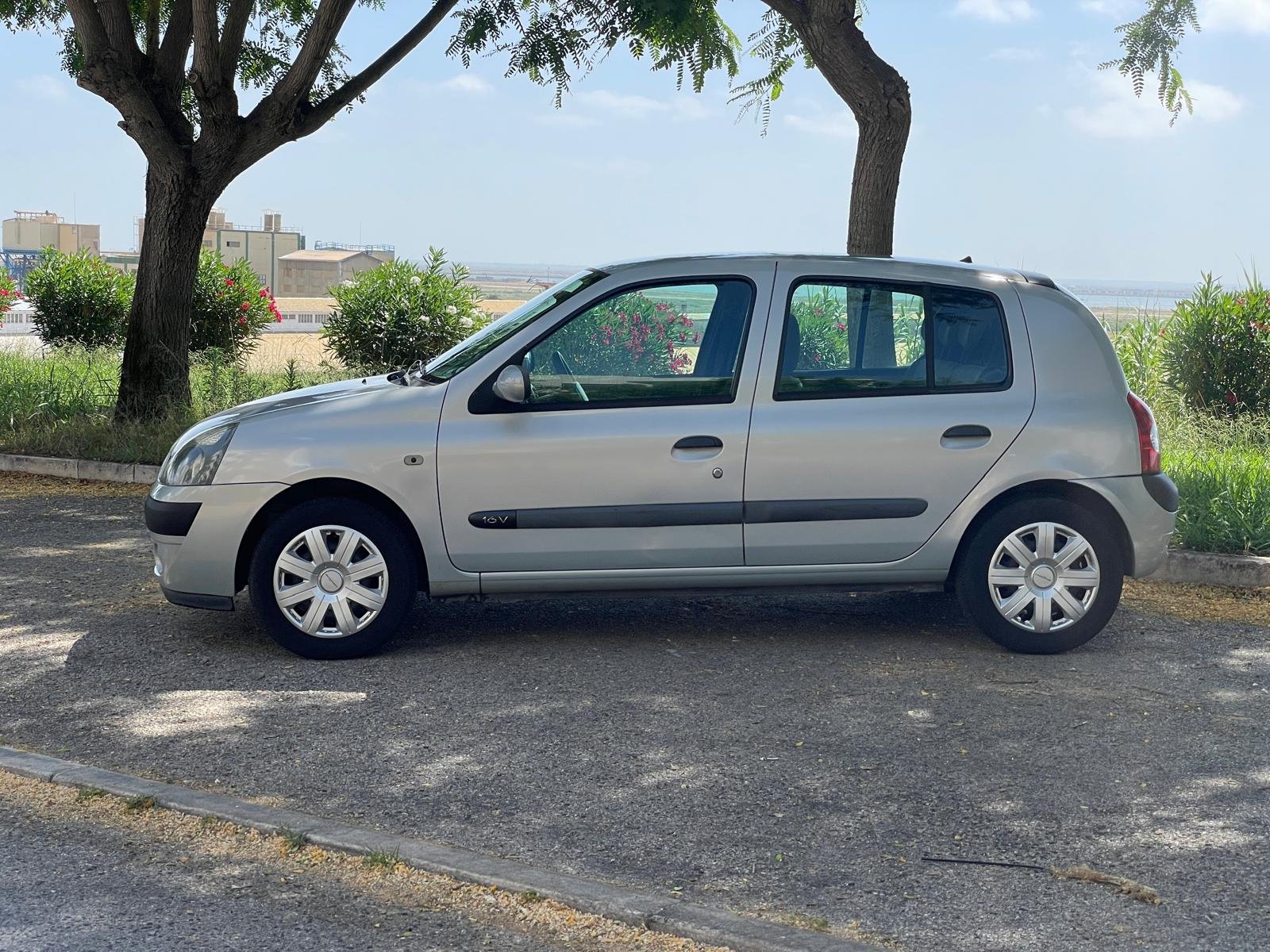
								Renault Clio 1.2 full									