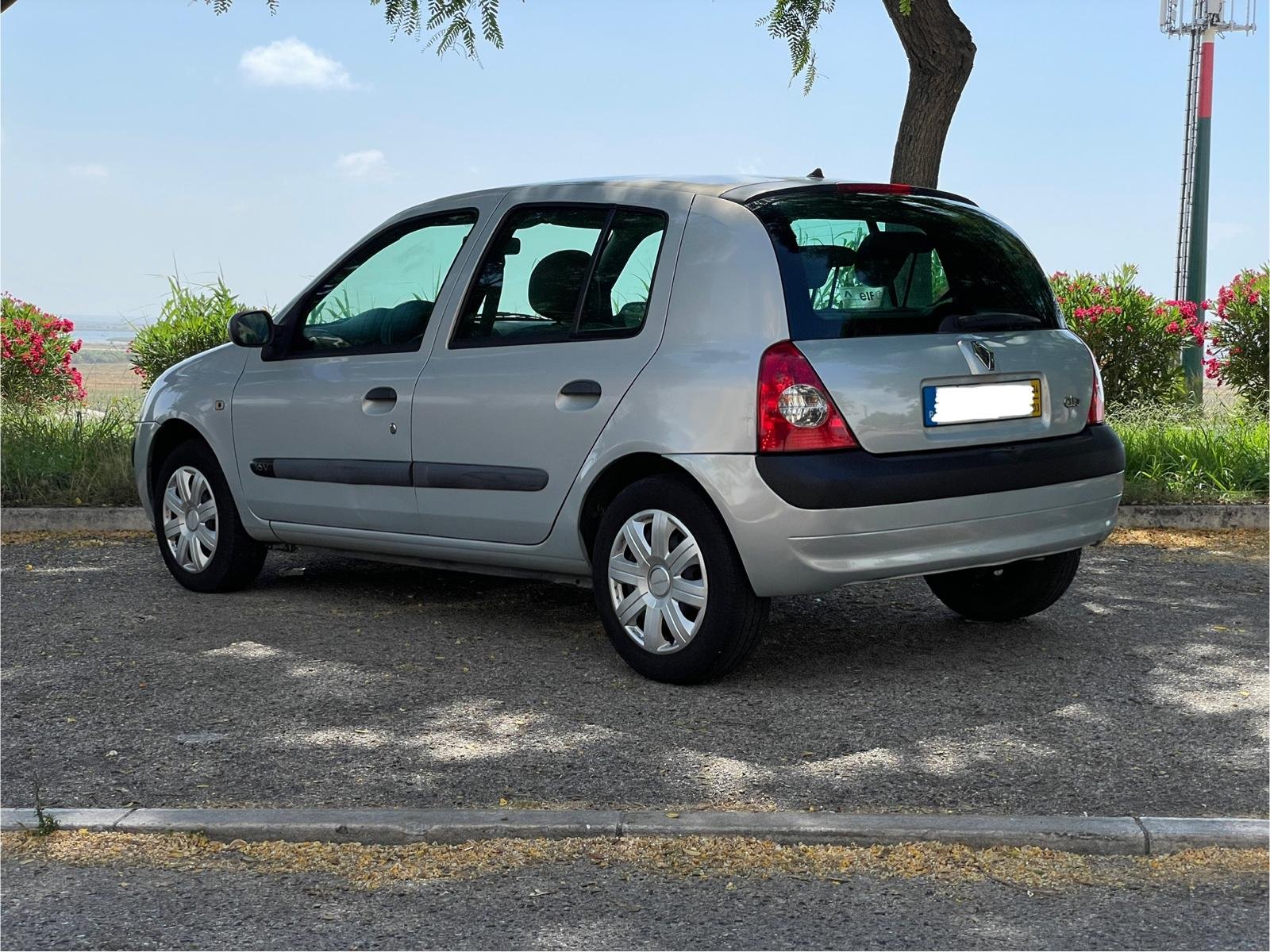 
								Renault Clio 1.2 full									