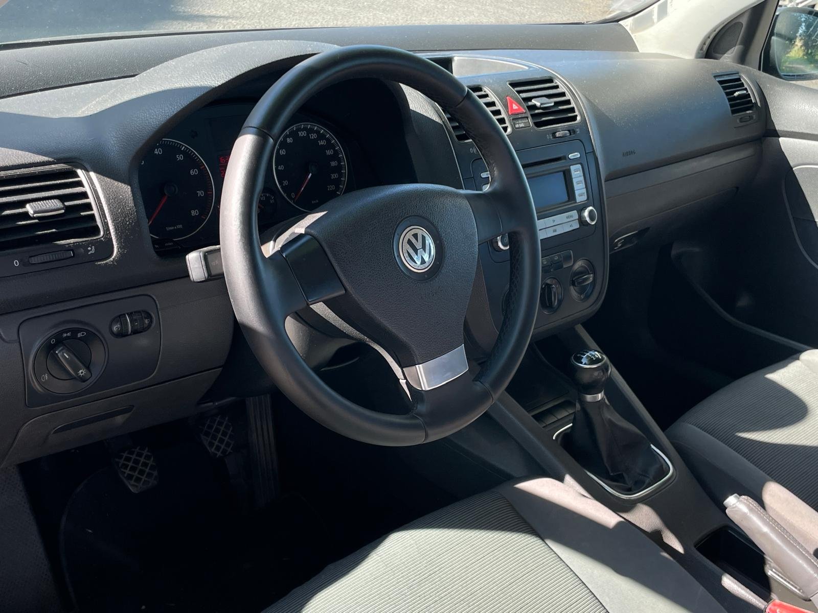 
								Volkswagen Golf V 1.4 full									