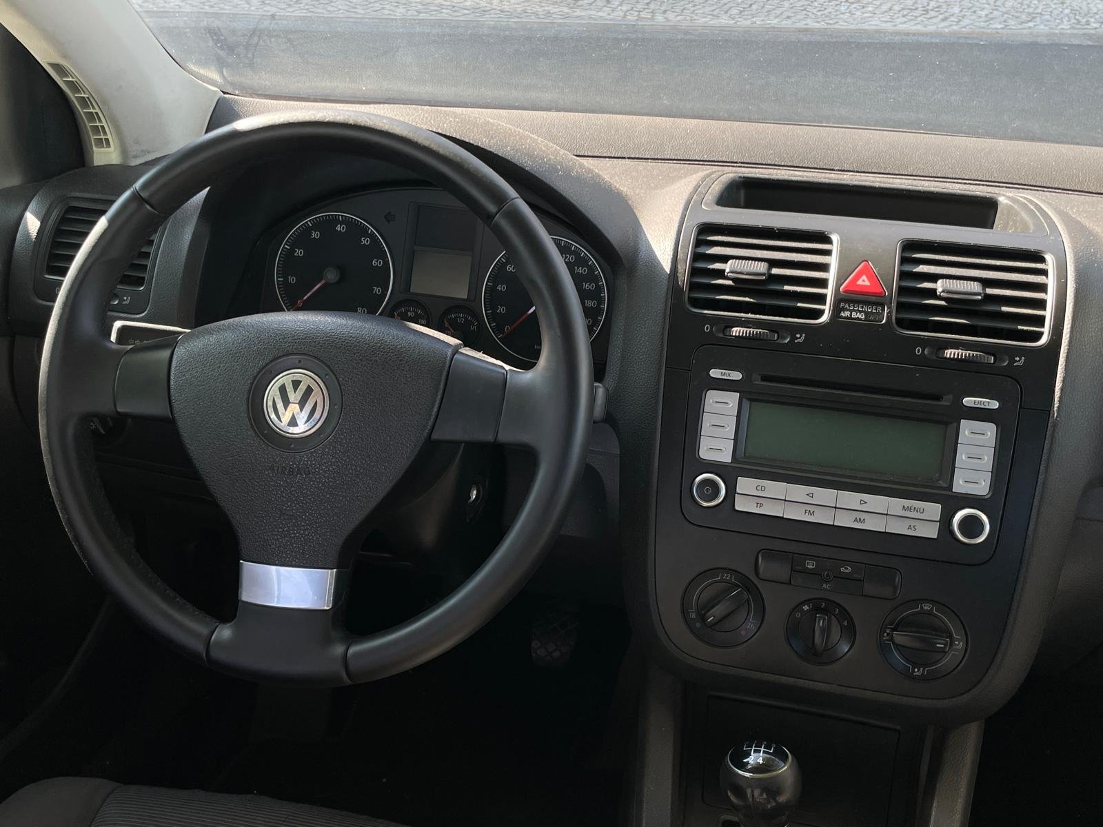 
								Volkswagen Golf V 1.4 full									