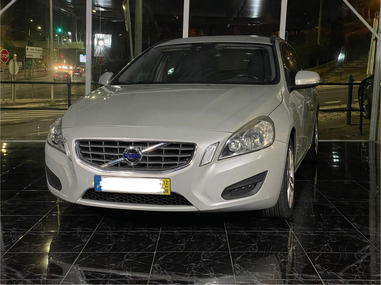 
								Volvo V60 D2 Momentum full									