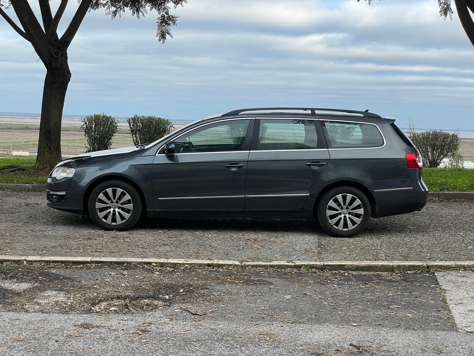 
								Volkswagen Passat 1.6 TDI full									