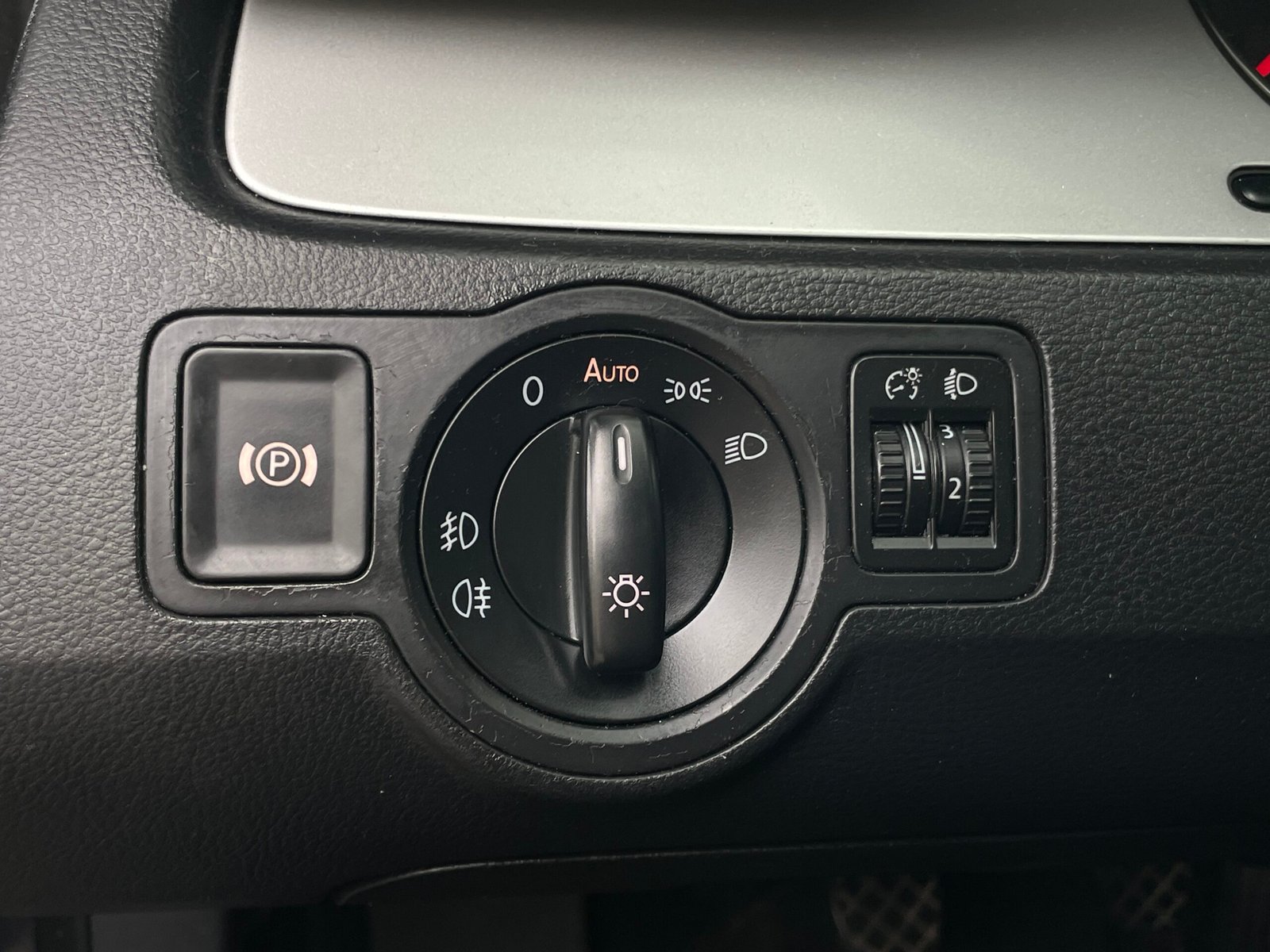 
								Volkswagen Passat 1.6 TDI full									