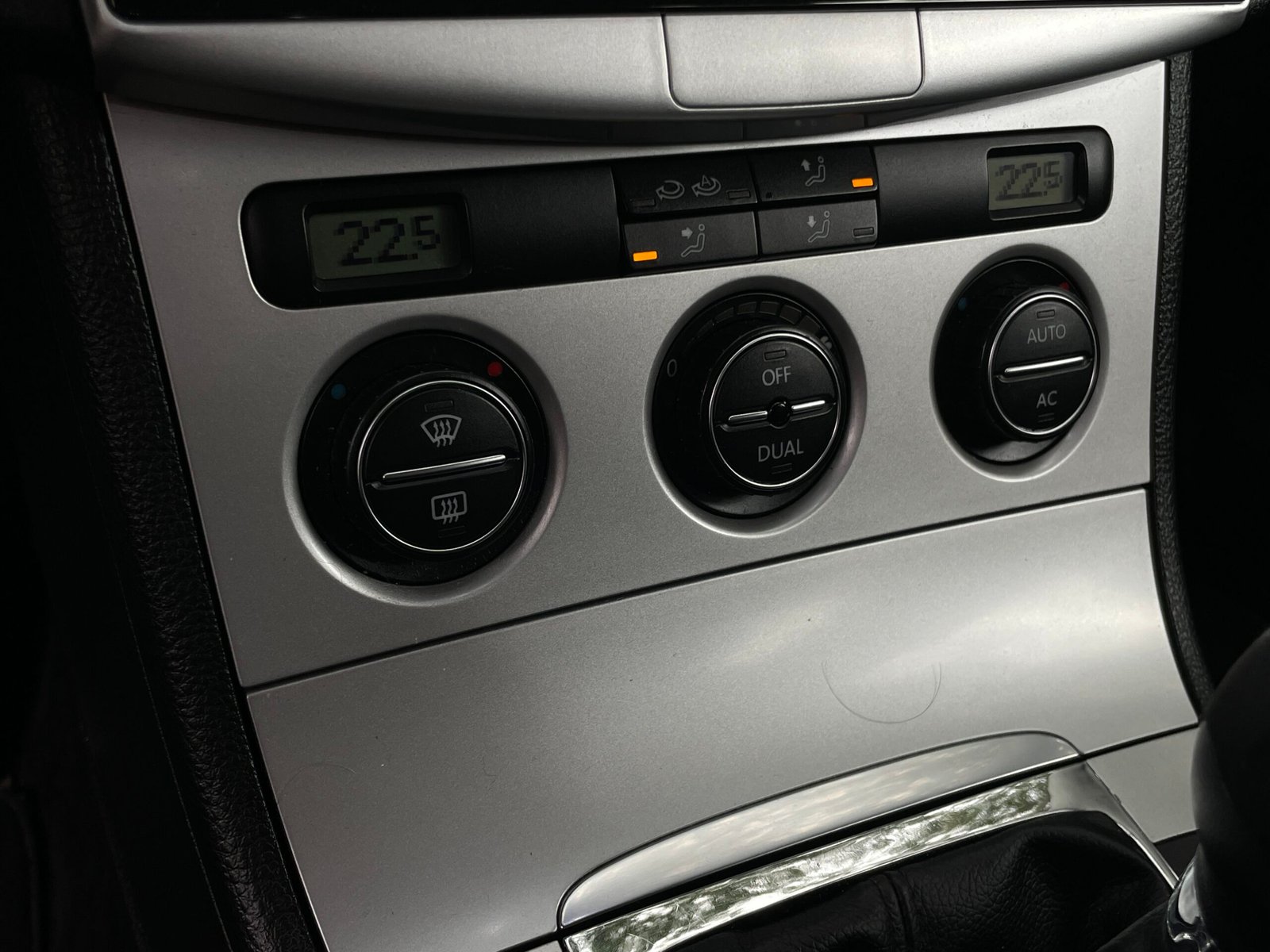 
								Volkswagen Passat 1.6 TDI full									