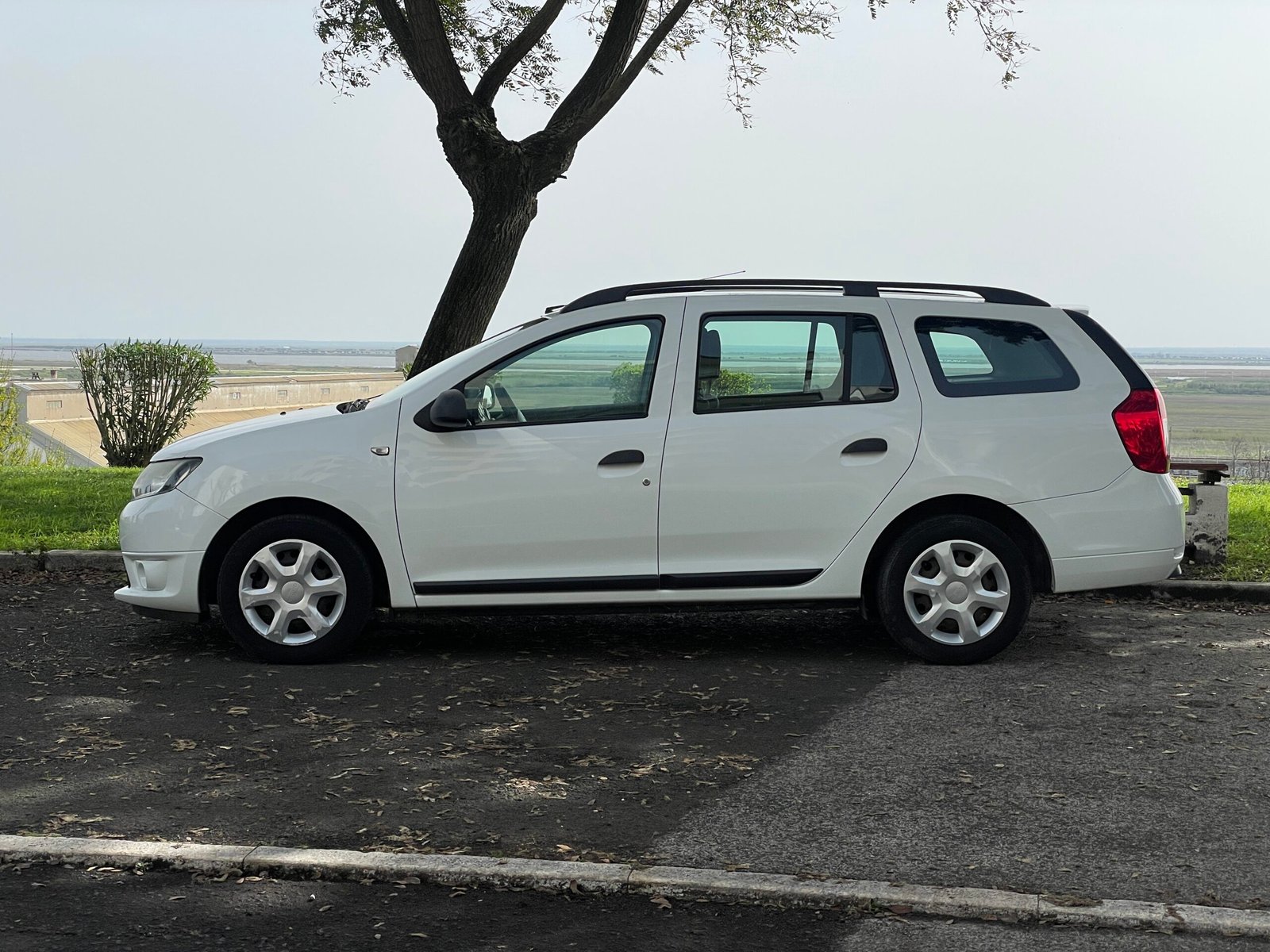 
								Dacia Logan MCV 1.0 full									