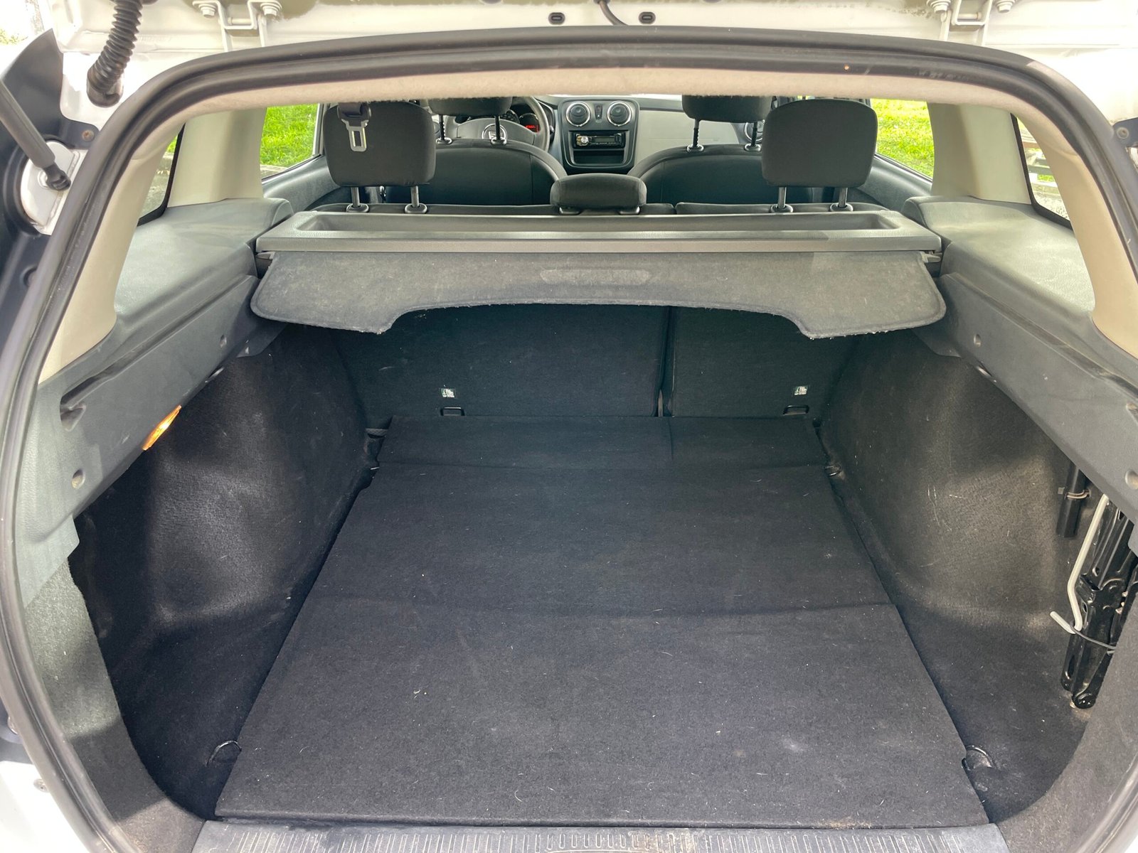 
								Dacia Logan MCV 1.0 full									