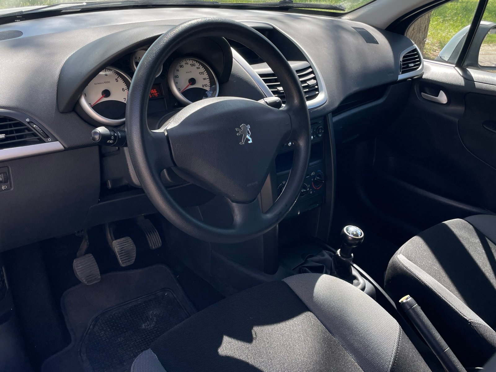 
								Peugeot 207 SW 1.4 full									