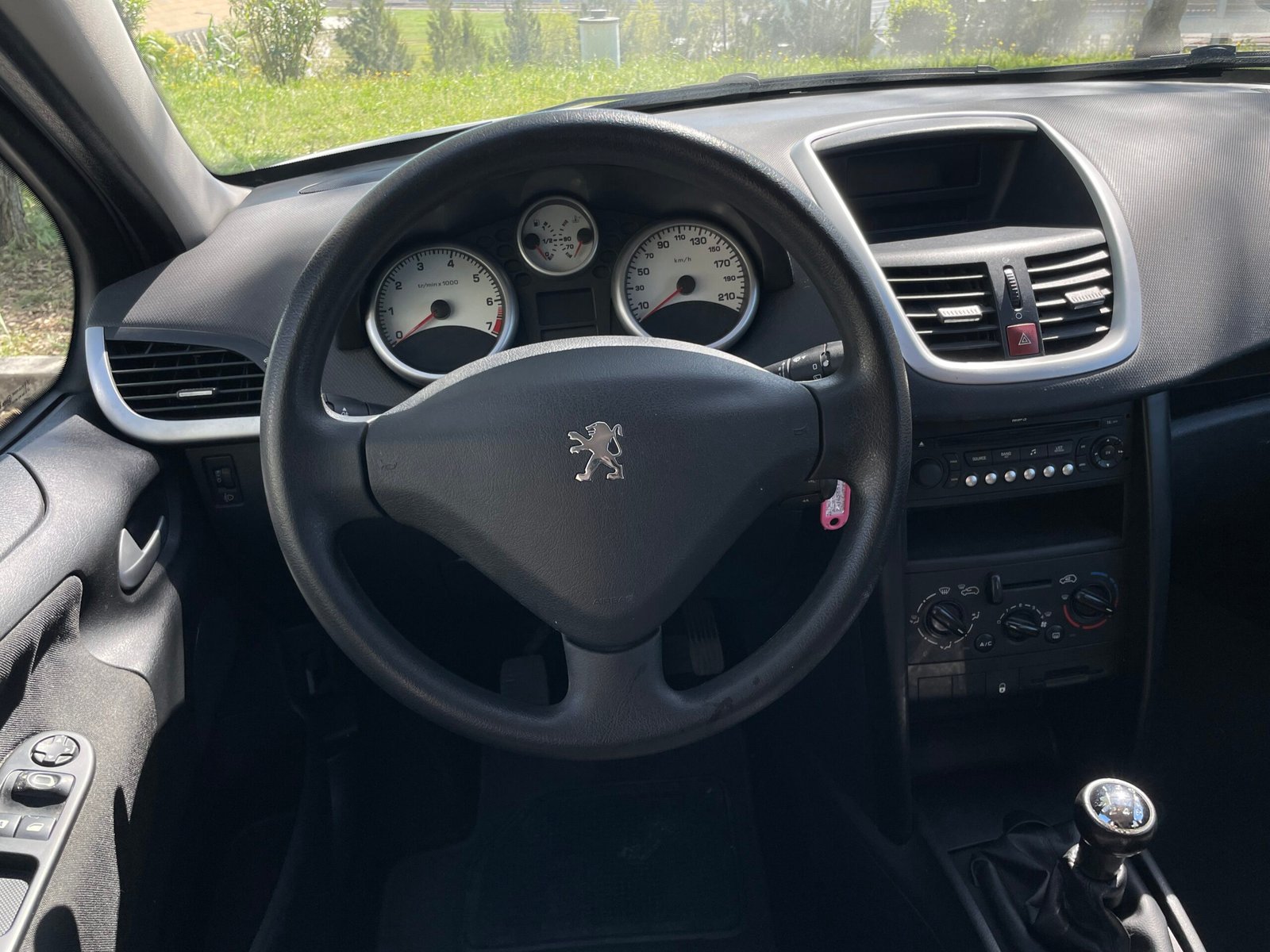 
								Peugeot 207 SW 1.4 full									