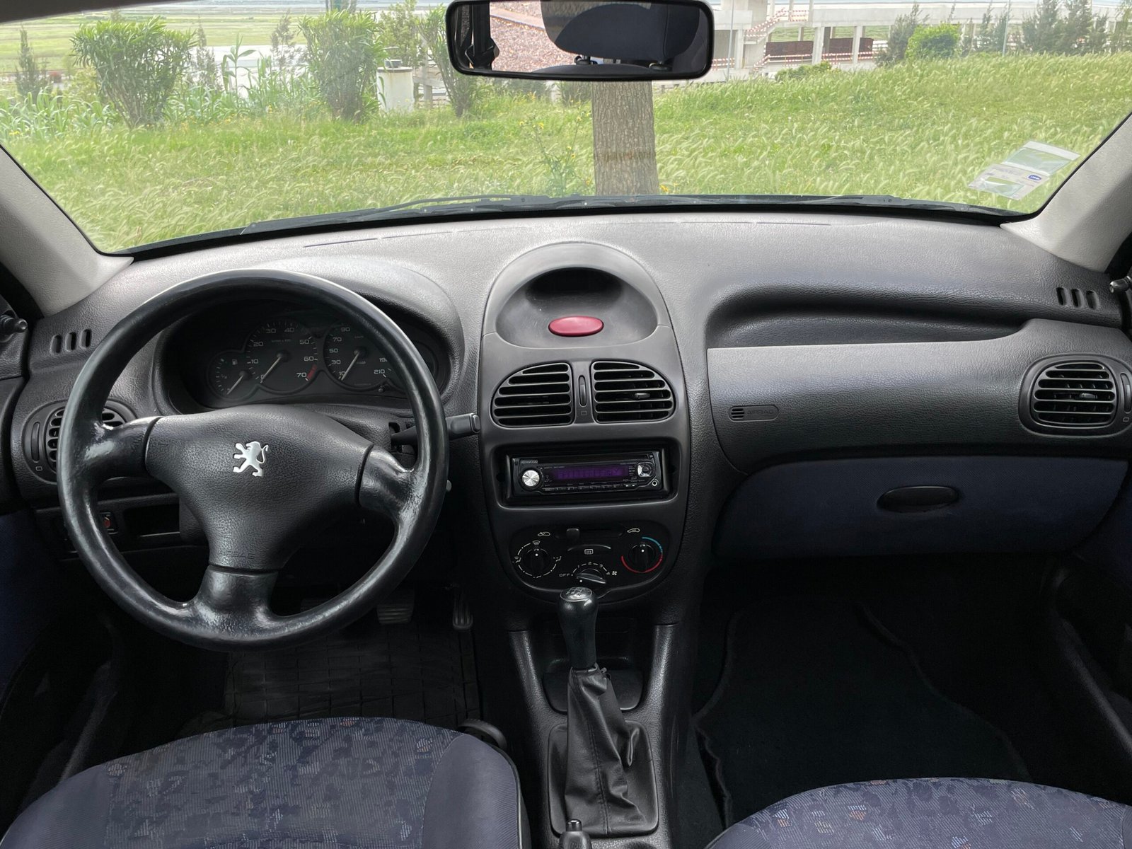 
								Peugeot 206 full									