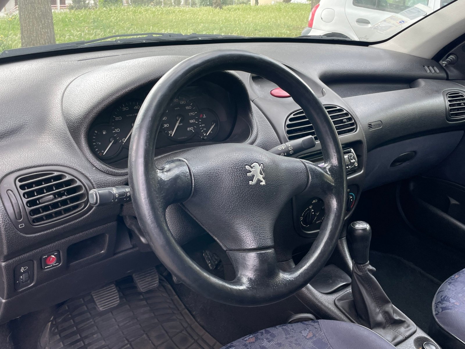 
								Peugeot 206 full									