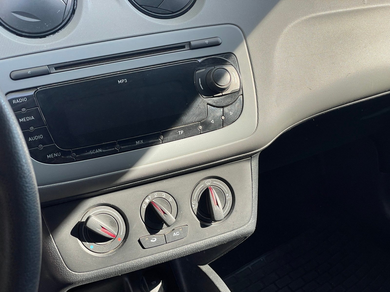 
								Seat Ibiza 1.2 TDI full									