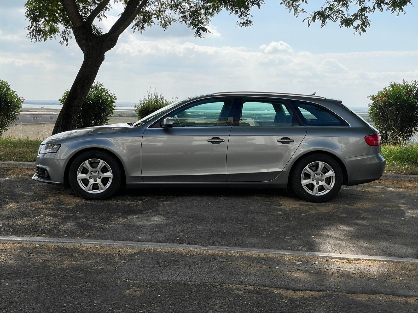 
								Audi A4 2.0 TDI full									