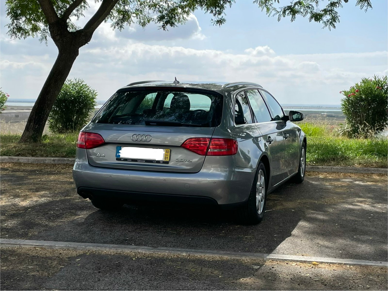 
								Audi A4 2.0 TDI full									