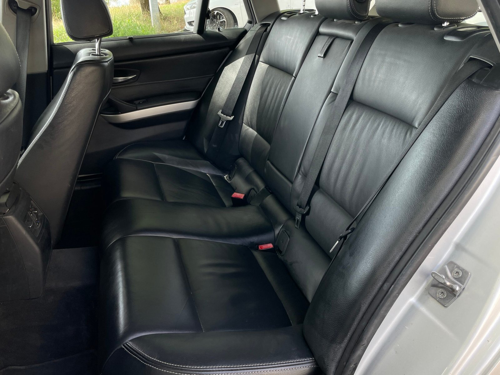 
								BMW 320d TOURING full									